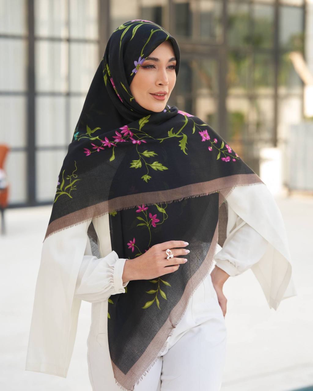 روسری نخی مدال ریشه پرزی (شاخه گل)